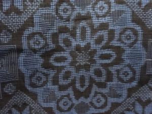 アンティーク　幾何学に華紋模様織り出し本場泥大島紬着物